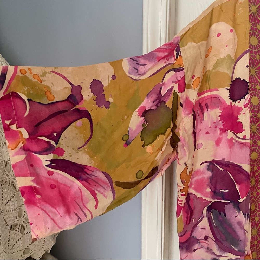 Powder Watercolor Floral Short Kimono OS - Picture 3 of 8